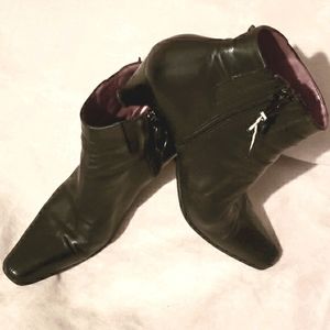 DONALD J. PLINER LEATHER BOOTIES BLACK SZ 7 1/2